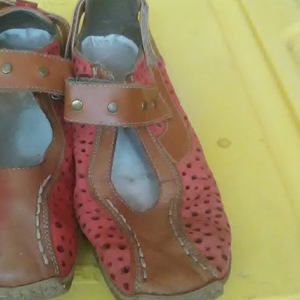 As-is red riekers shoes